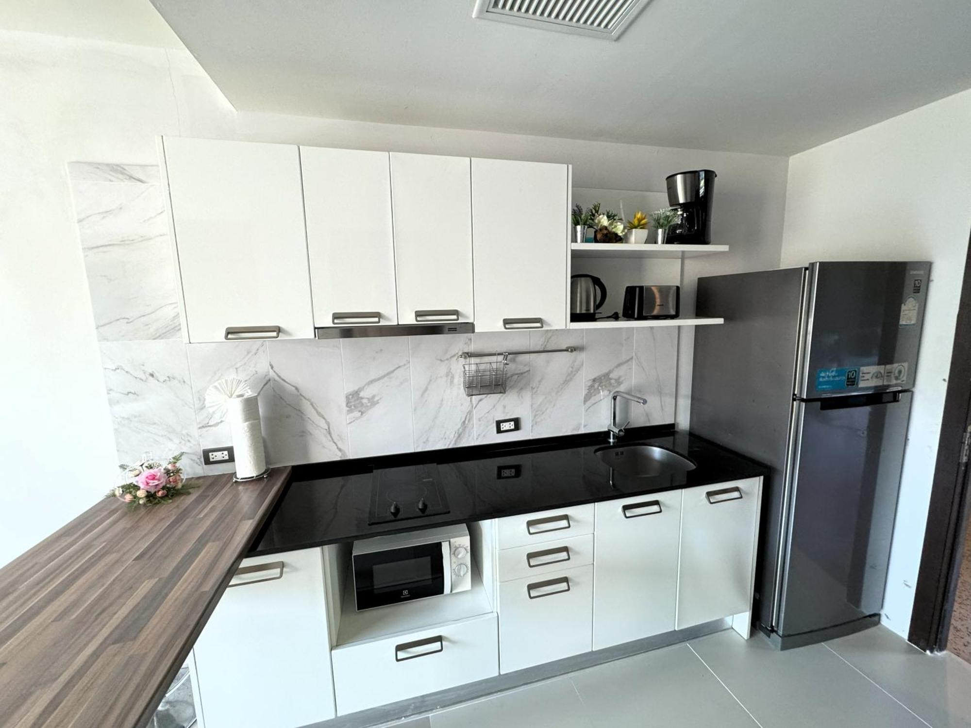 Private Apartment At Emerald Terrace Patong Eksteriør billede