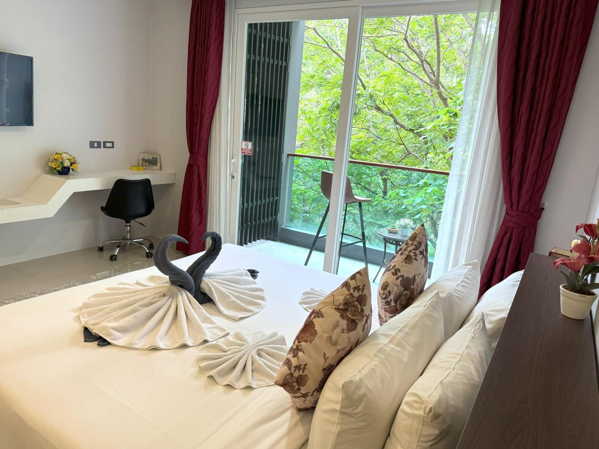Private Apartment At Emerald Terrace Patong Eksteriør billede