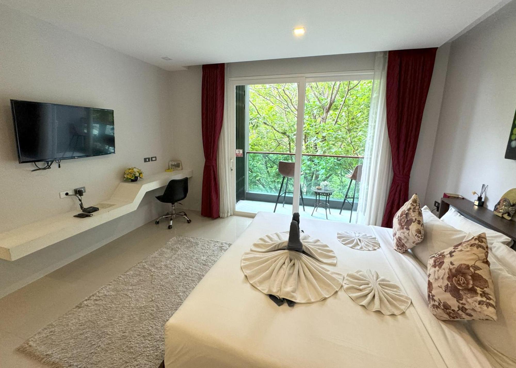 Private Apartment At Emerald Terrace Patong Eksteriør billede