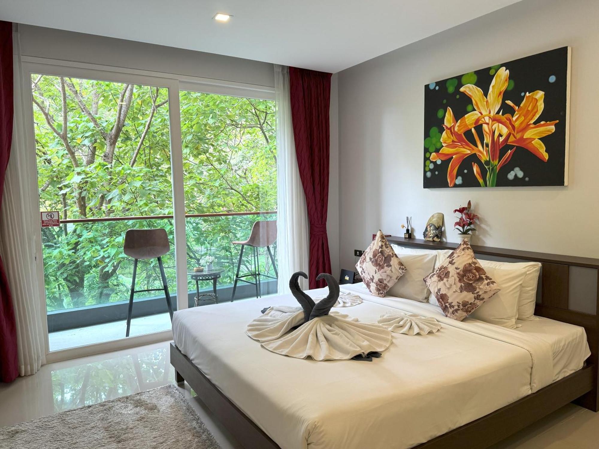 Private Apartment At Emerald Terrace Patong Eksteriør billede