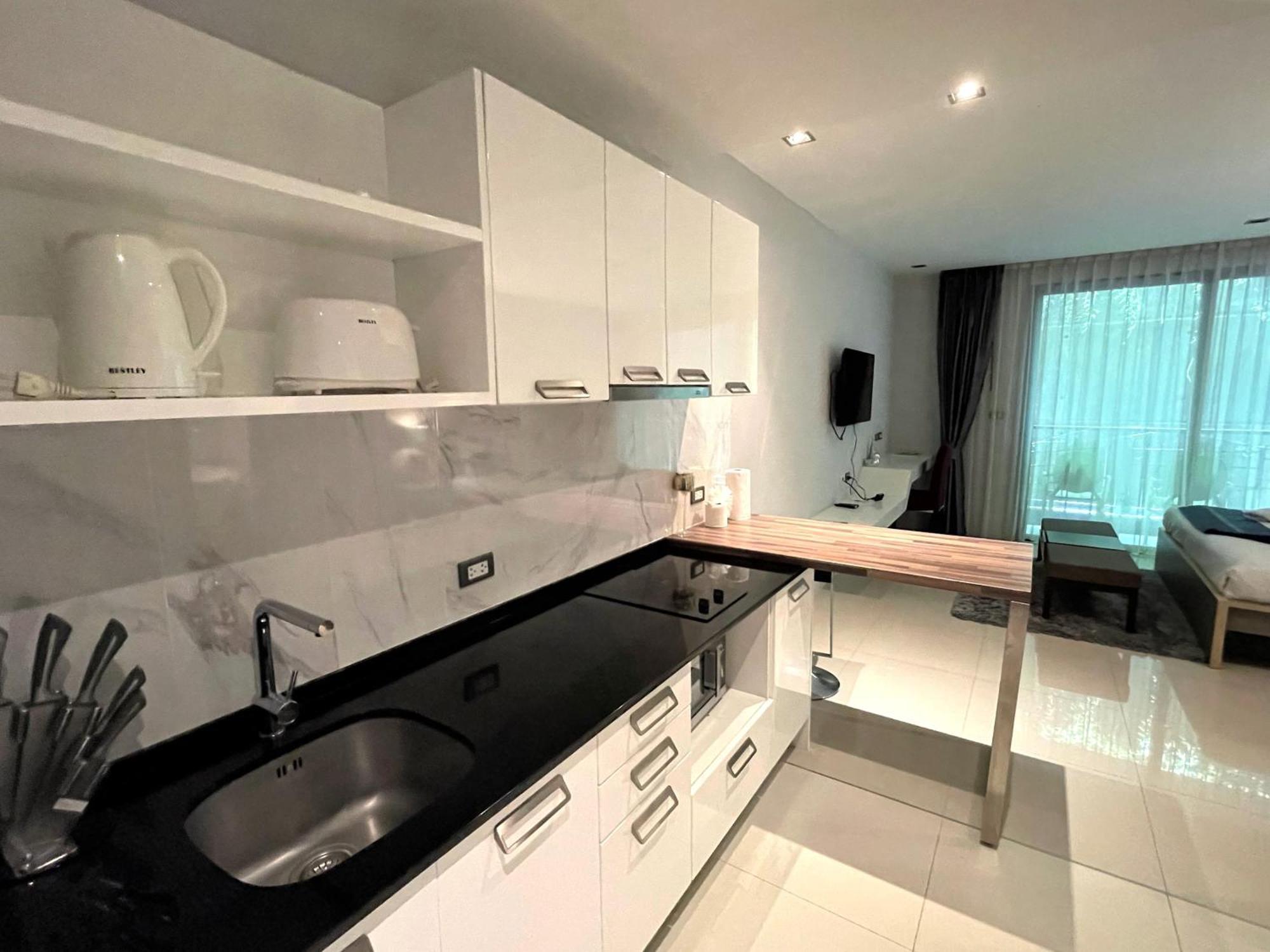 Private Apartment At Emerald Terrace Patong Eksteriør billede
